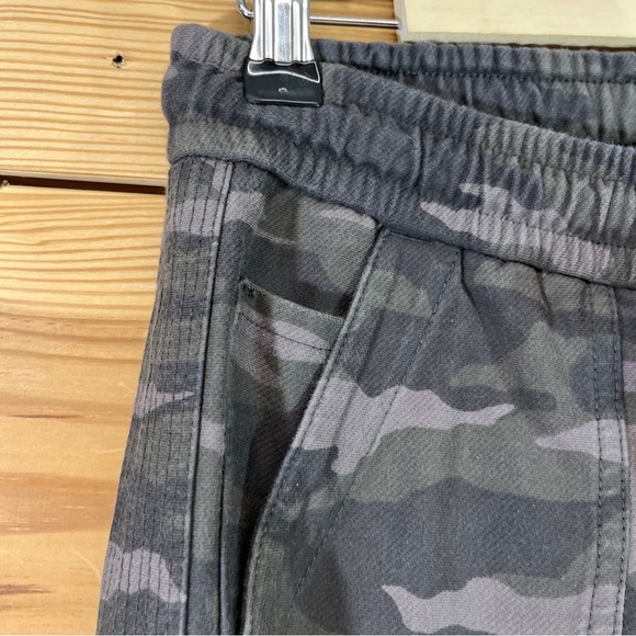 Athleta Farallon Jogger 4 Green Camouflage Camouflage Drawstring Tapered - Picture 3 of 16